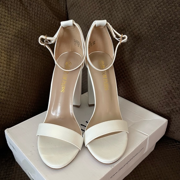 Womens Dream Paris white high heels, brand new size 5 1/2 with dust bag - Picture 2 of 8